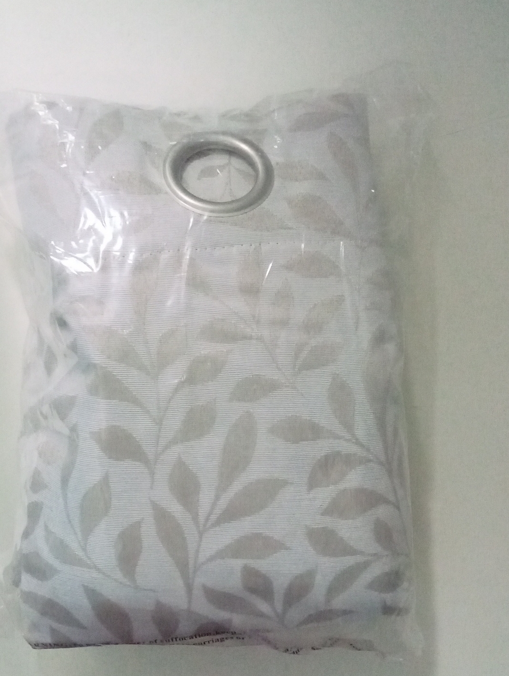 Sun Zero Blackout Leaf Grommet Curtain PairLight Beige Tan NWT $55